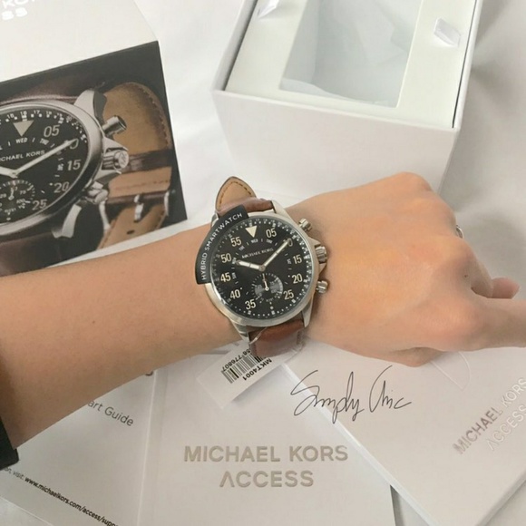 Micheal Kors Gage Hybrid SmartWatch - Picture 6 of 7